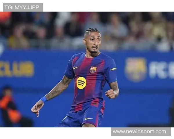 拉菲尼亚缺席对阵赫罗纳比赛训练场离开引发关注