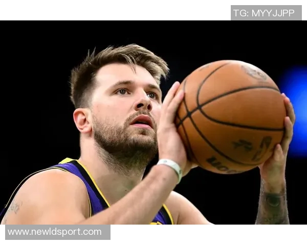 湖人新赛季四场比赛均有球员得分40东契奇和里夫斯表现惊艳